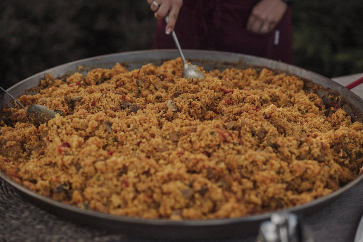 Fotos: Besos en Castro y boda en Madrid: la historia de amor de Esther y María bajo el prisma de un fotógrafo vizcaíno