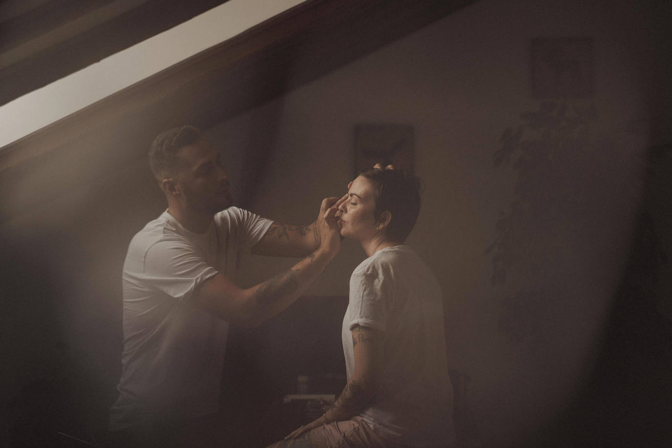 Fotos: Besos en Castro y boda en Madrid: la historia de amor de Esther y María bajo el prisma de un fotógrafo vizcaíno