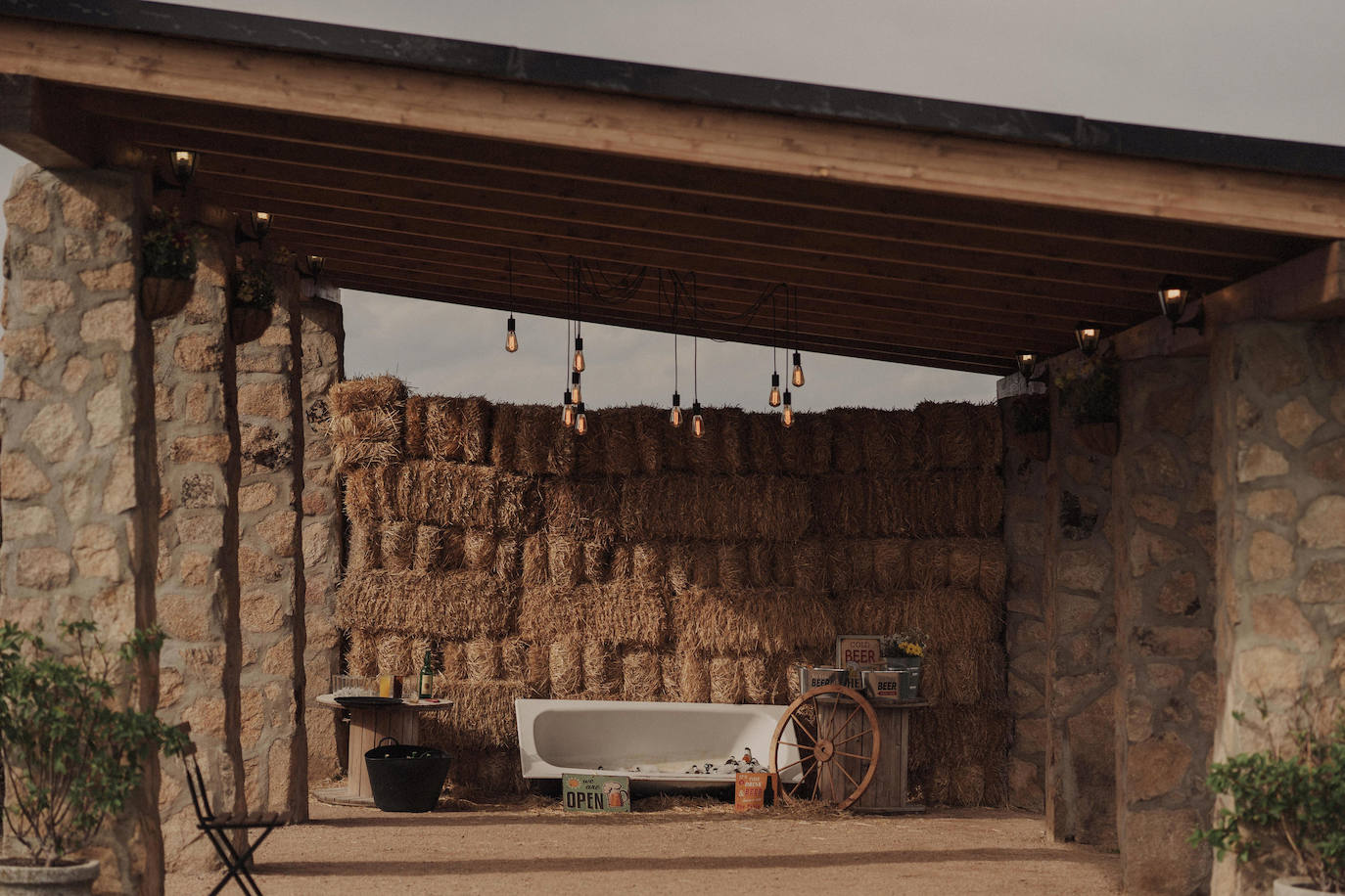 Fotos: Besos en Castro y boda en Madrid: la historia de amor de Esther y María bajo el prisma de un fotógrafo vizcaíno