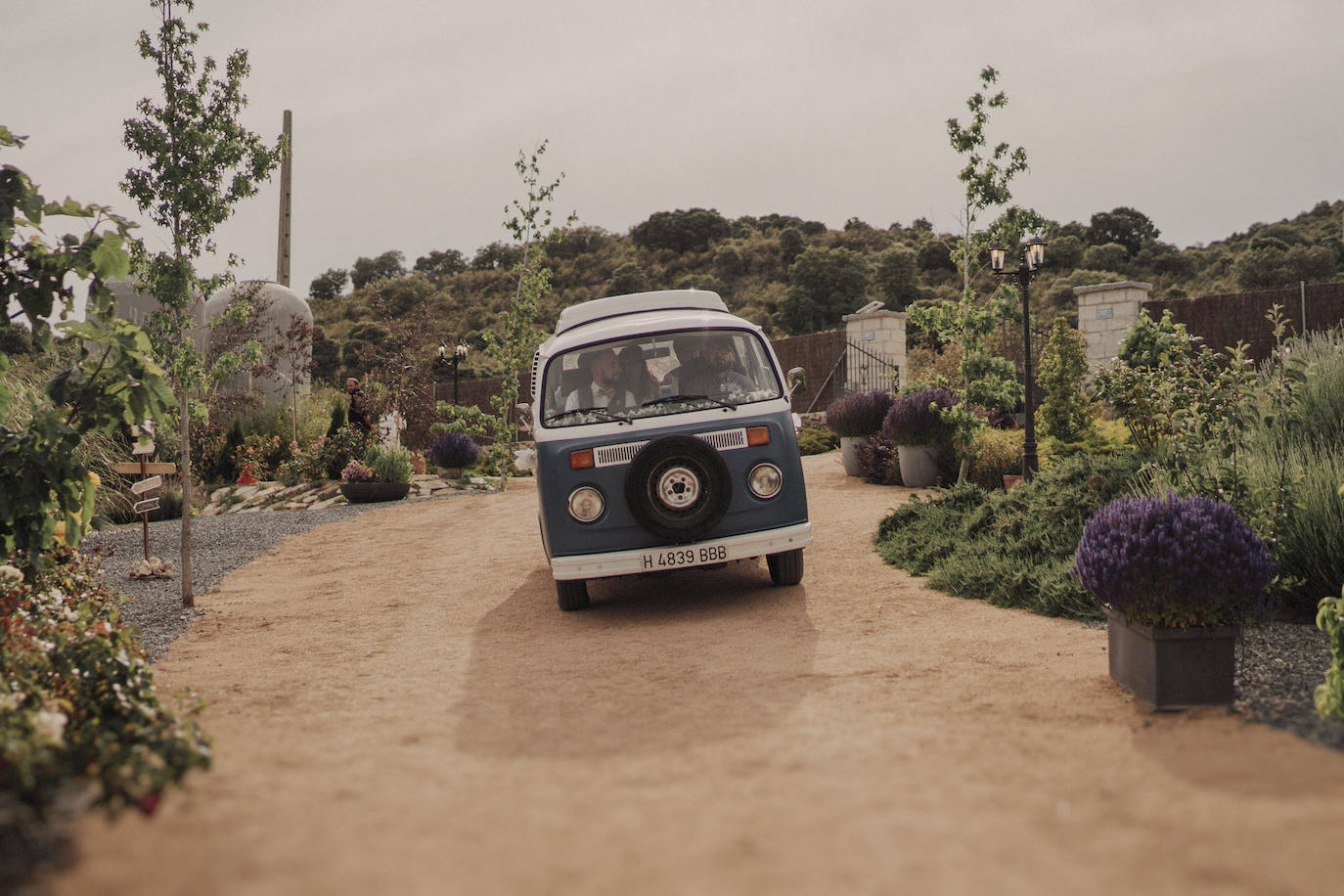 Fotos: Besos en Castro y boda en Madrid: la historia de amor de Esther y María bajo el prisma de un fotógrafo vizcaíno
