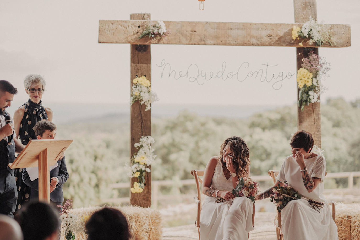 Fotos: Besos en Castro y boda en Madrid: la historia de amor de Esther y María bajo el prisma de un fotógrafo vizcaíno