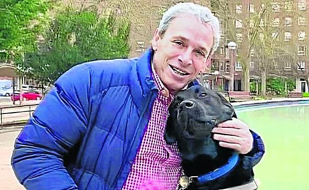 Javier Rojas y su perro guía, Luik