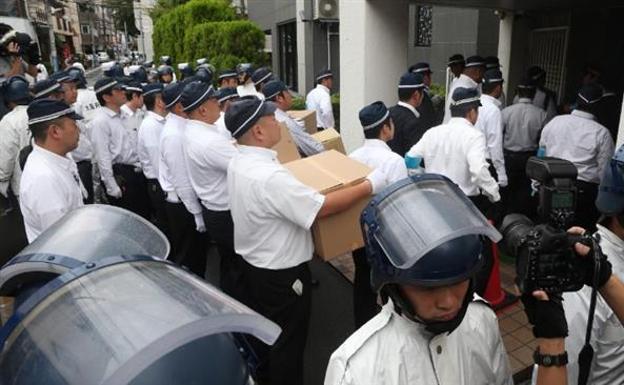 Redada de la policía japonesa contra uno de los cuarteles del mayor sindicato japonés, Yamaguchi-gumi. Septiembre de 2015.