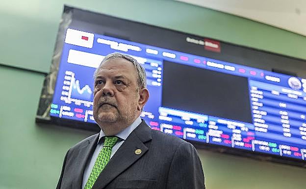 Pedro Azpiazu, consejero de Hacienda del Gobierno vasco, en la Bolsa de Bilbao. 