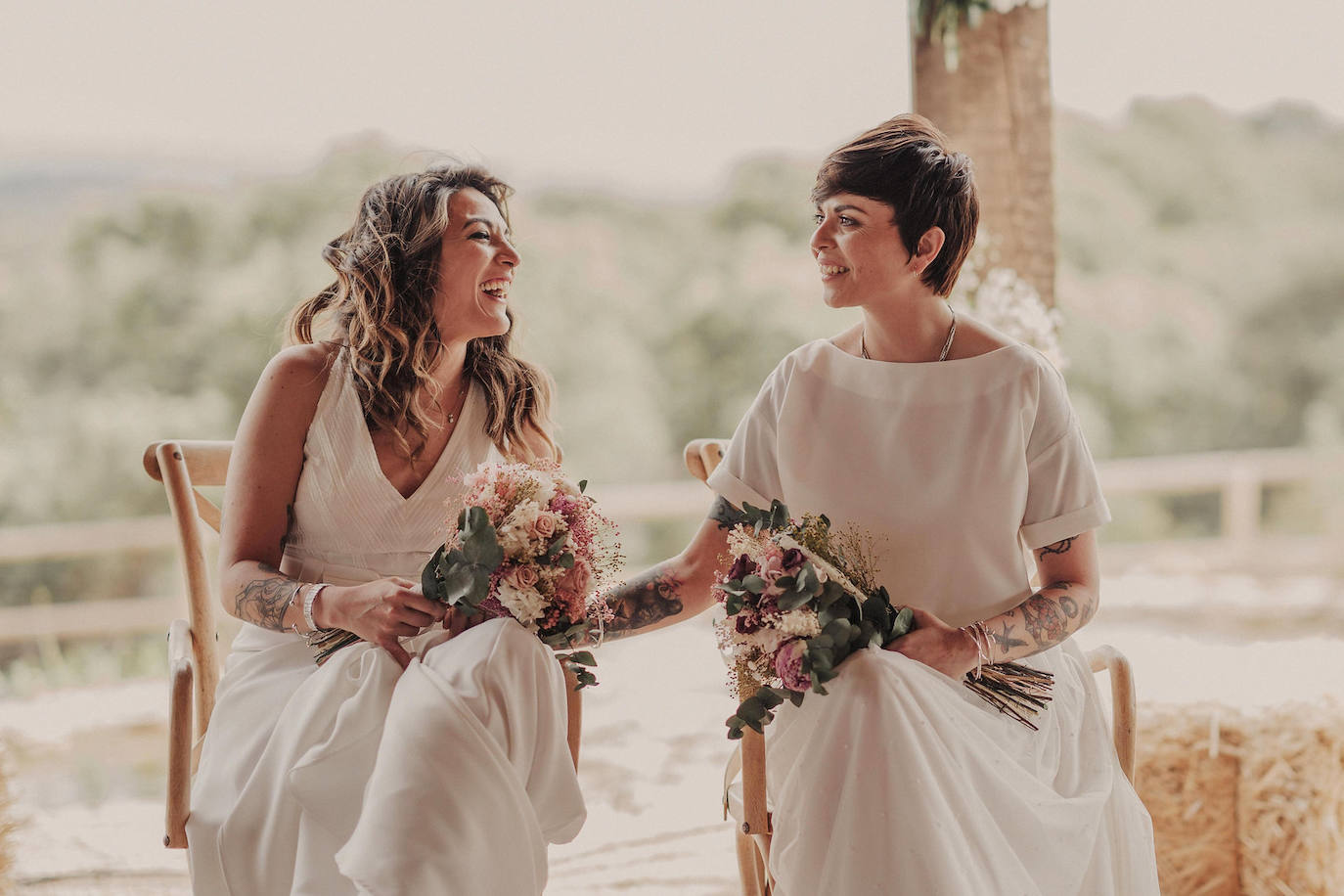 Fotos: Besos en Castro y boda en Madrid: la historia de amor de Esther y María bajo el prisma de un fotógrafo vizcaíno