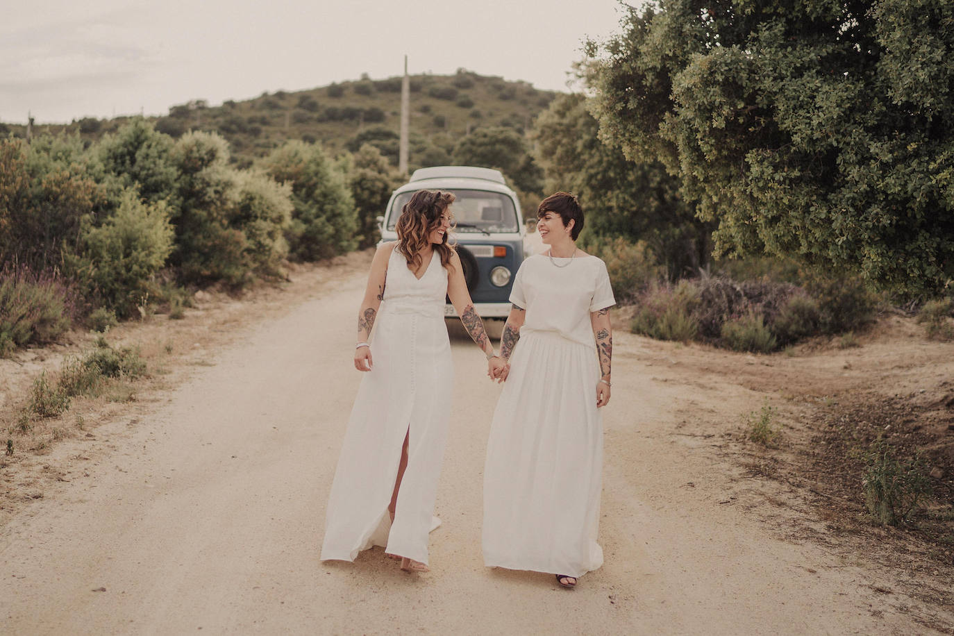 Fotos: Besos en Castro y boda en Madrid: la historia de amor de Esther y María bajo el prisma de un fotógrafo vizcaíno