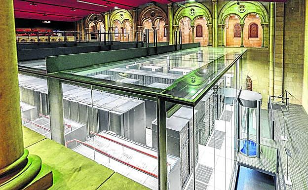 Una capilla desacralizada alberga en la Ciudad Condal a MareNostrum, 165.000 procesadores y 80 kilómetros de cables al servicio de la ciencia y de la investigación de los tumores.