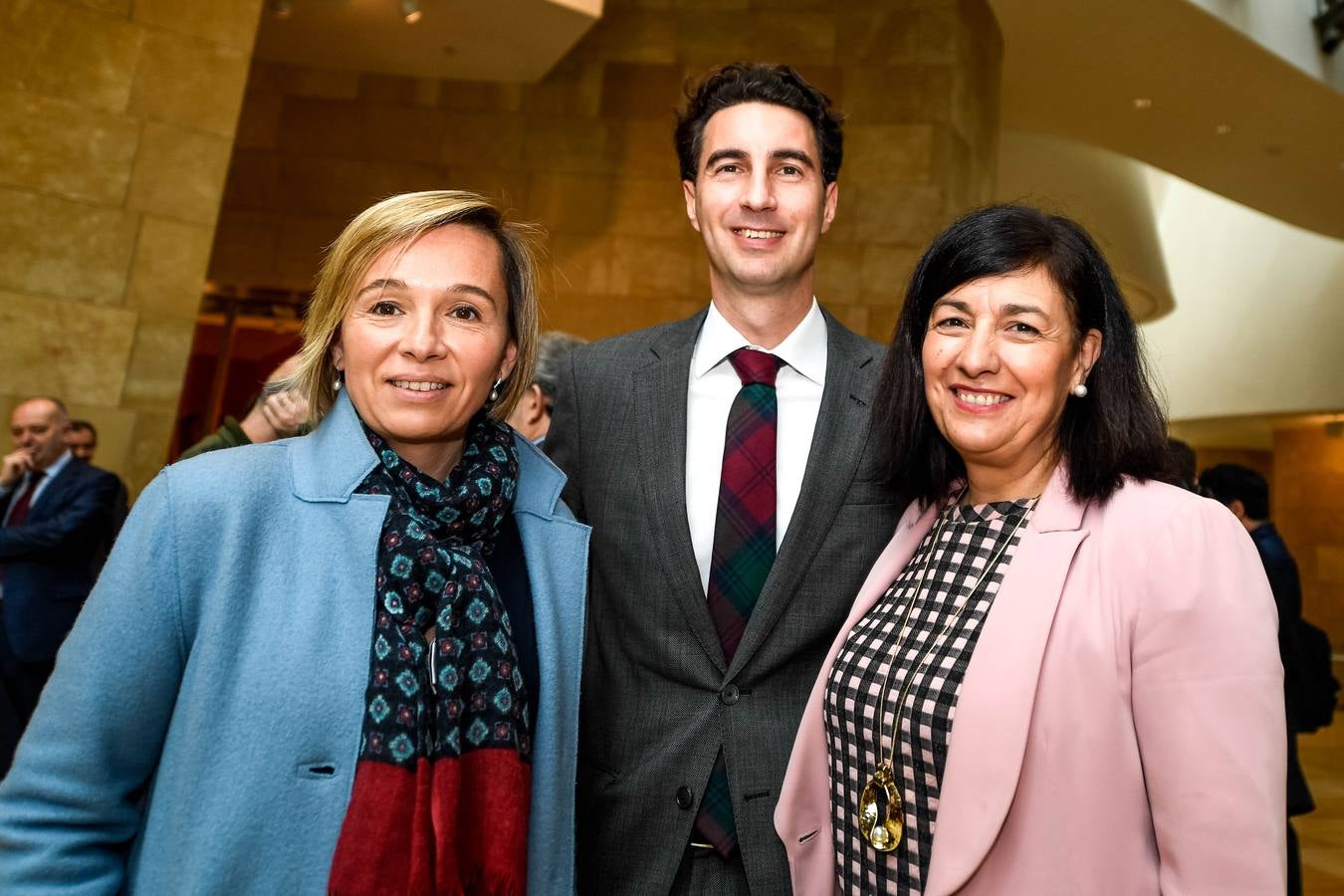 Ainara Basurko, Xabier Ochandiano e Itziar Epalza. 