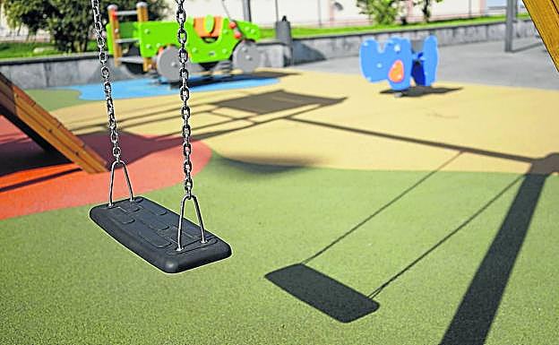 Colegios de Eibar, Ermua y Zaldibar cierran patios y suspenden el deporte al aire libre