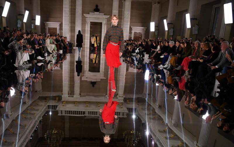 Fotos: Las cinco tendencias que Victoria Beckham ha adelantado en su desfile de Londres