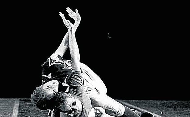 Lisa Nelson y Steve Paxton, haciendo 'contact improvisation'. 