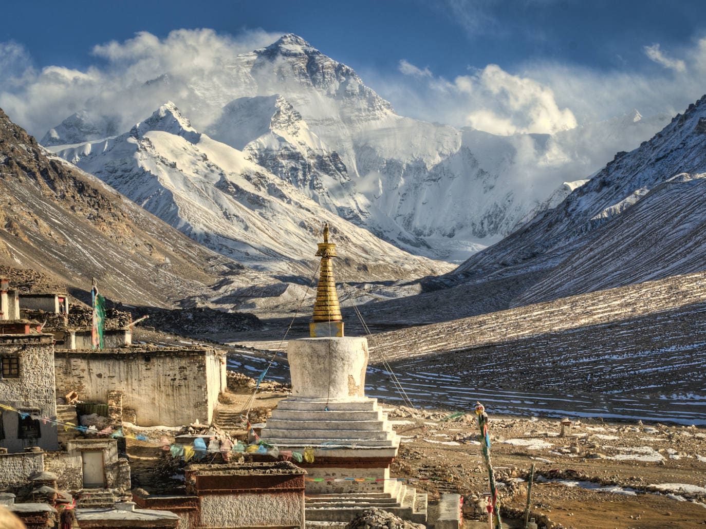 El Parque Nacional del Monte Qomolangma (China), que llega hasta la cima del Everest (a 8.848 metros), el punto más alto de la Tierra.