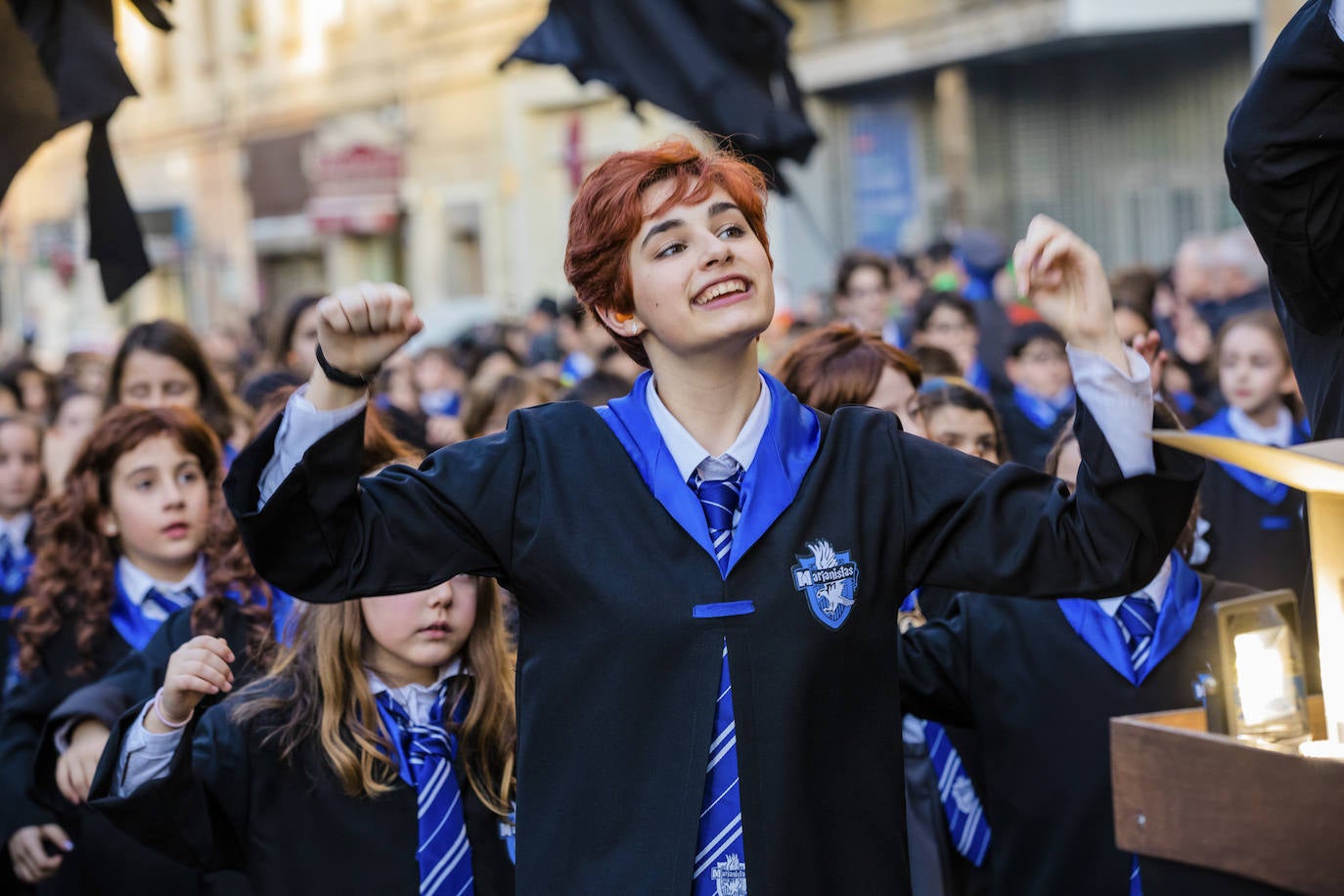 El desfile vitoriano, con 26 comparsas y 7162 personas, ha derrochado música, colorido y originalidad. 
