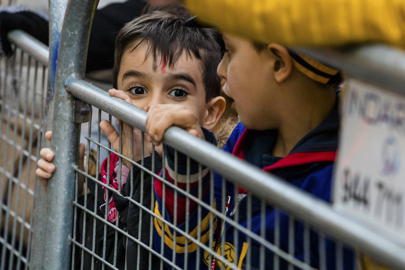 El desfile vitoriano, con 26 comparsas y 7162 personas, ha derrochado música, colorido y originalidad. 