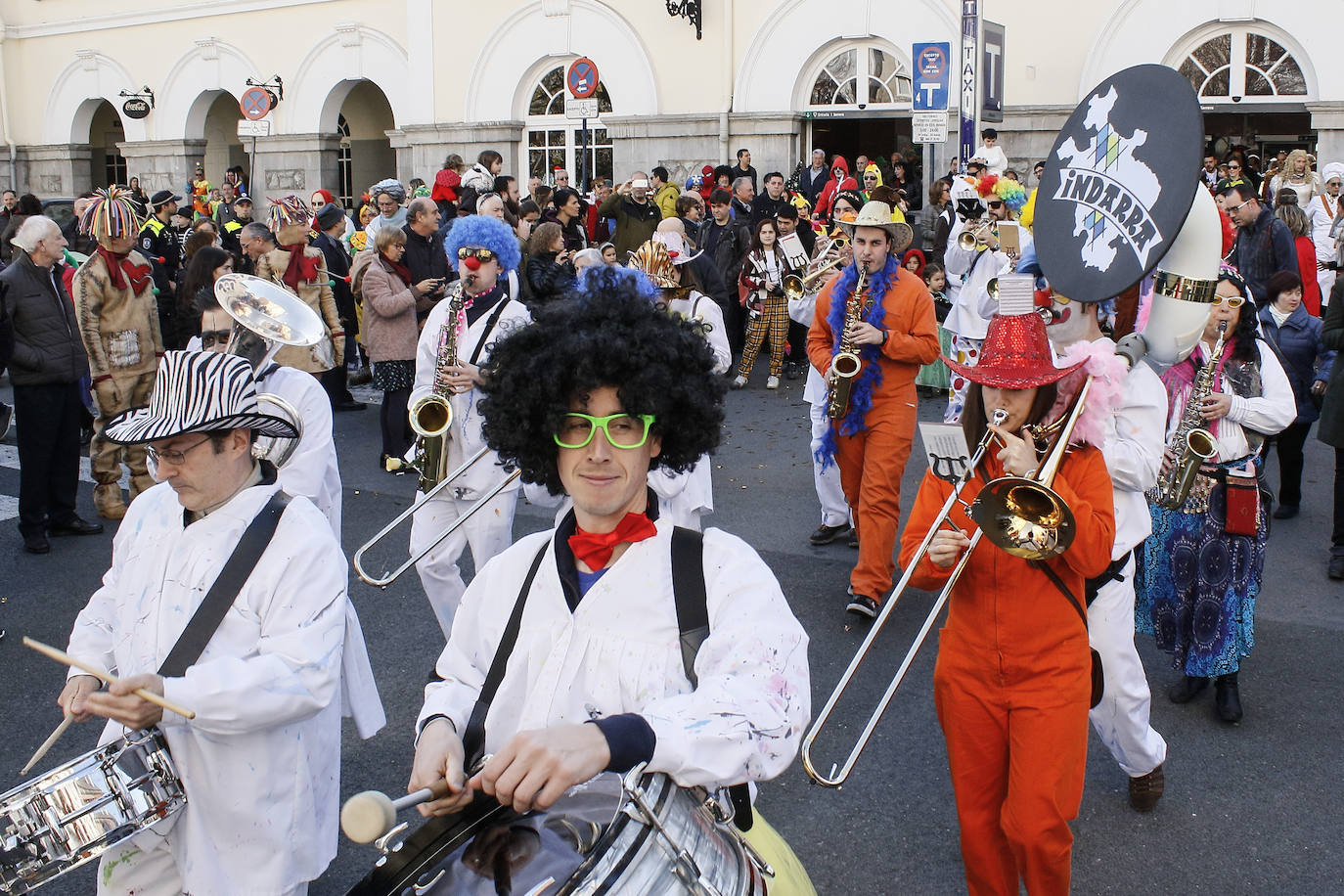 Fotos: Los Pintores ponen la máscara a Vitoria
