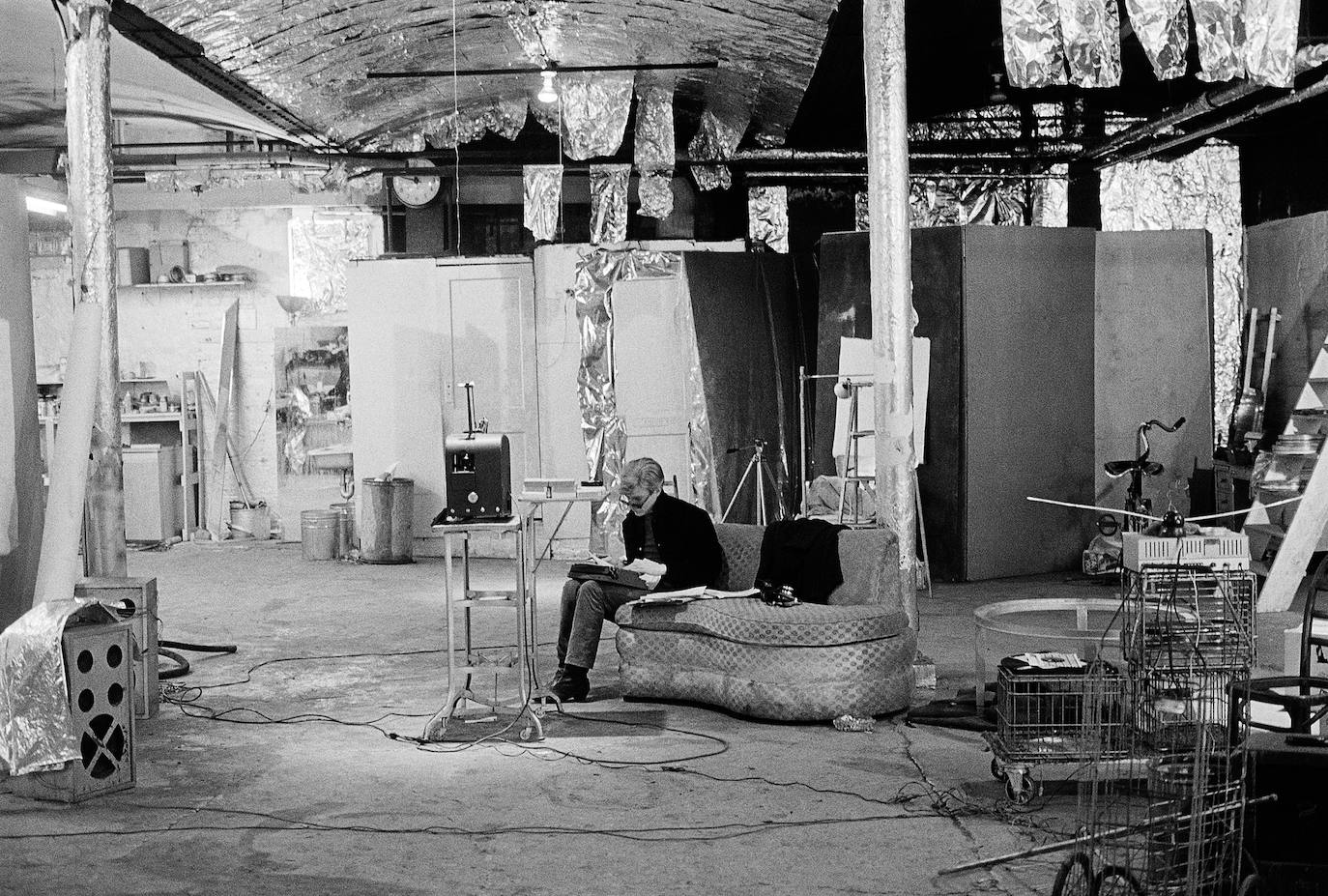 Andy Warhol. Imagen de su estudio en Nueva York tomada en 1965. 