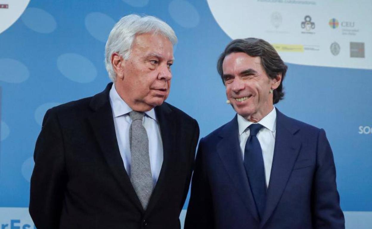 Los expresidentes Felipe González y José María Aznar.