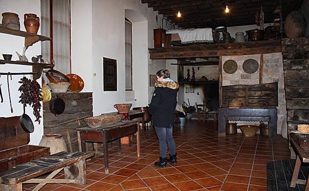 El Museo de Artziniega recrea ambientes tradicionales para exhibir las piezas 