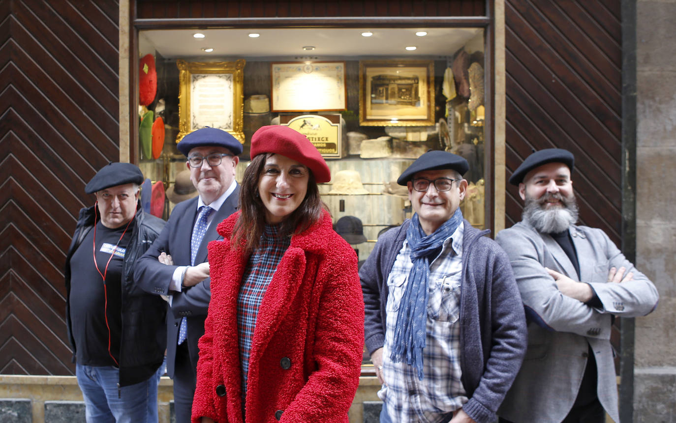 Fotos: Las txapelas (a medio lao), la última moda de Bilbao