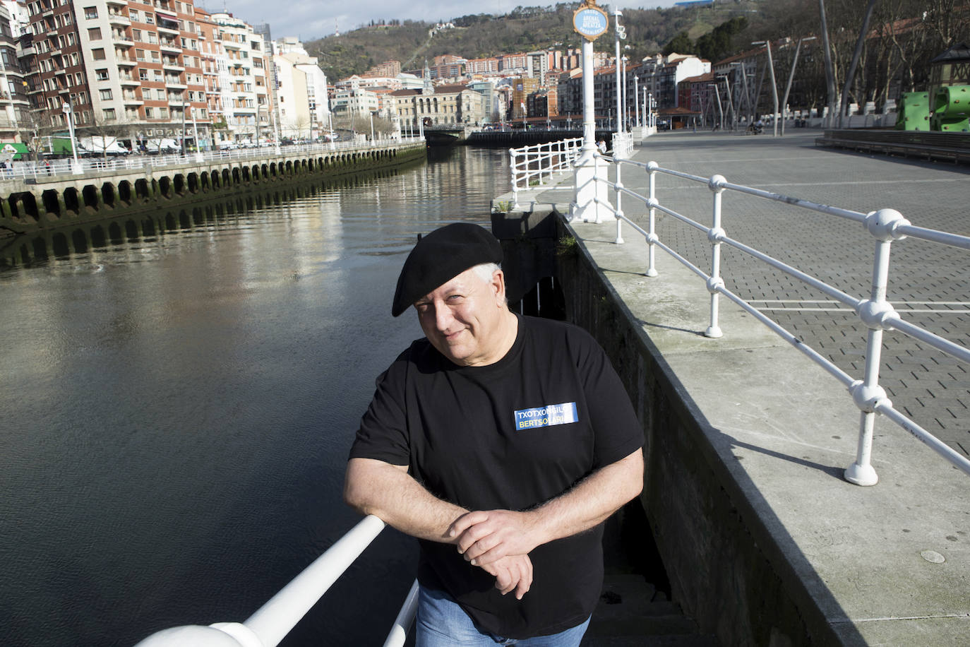 Fotos: Las txapelas (a medio lao), la última moda de Bilbao