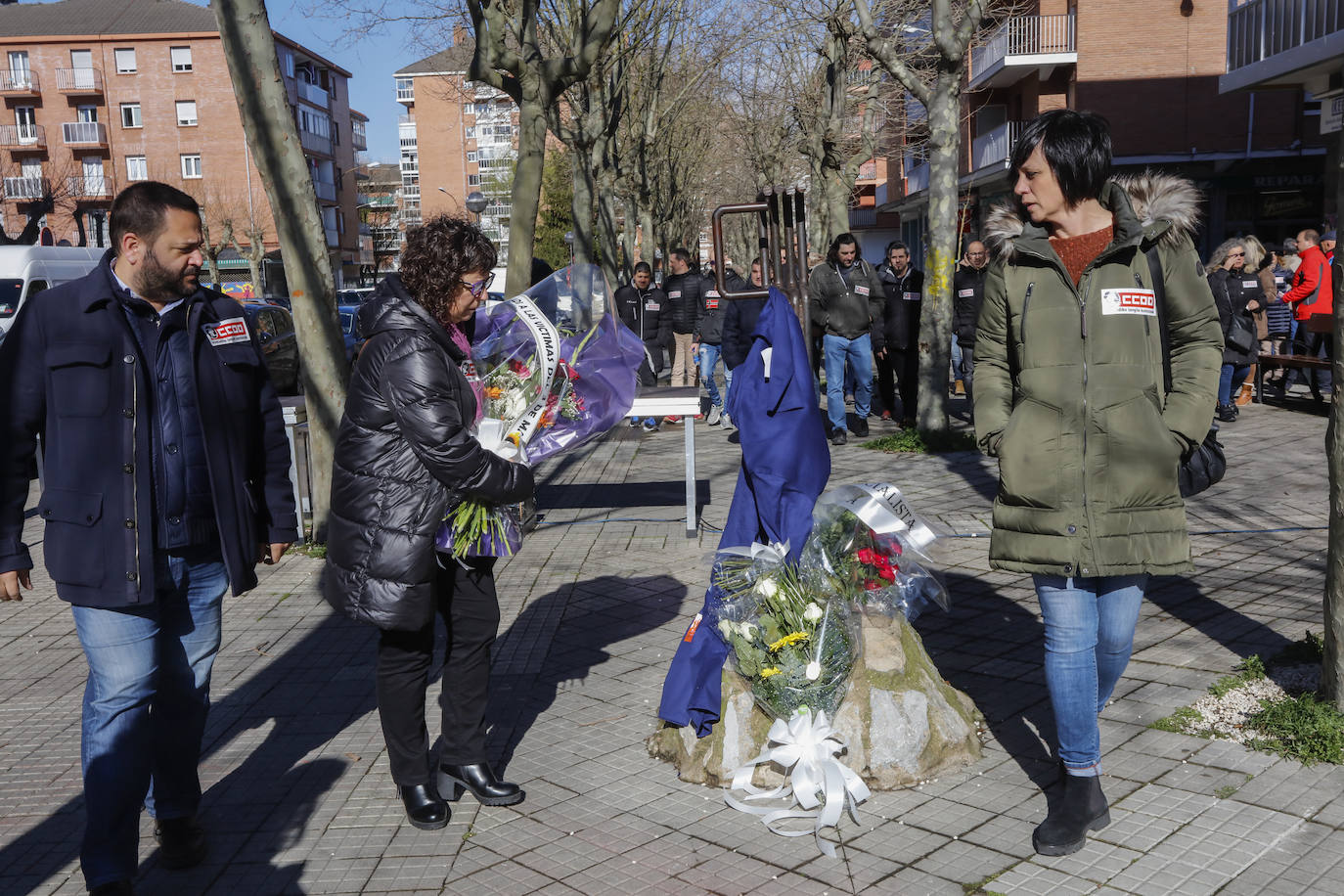 Representantes de Comisiones Obreras han protagonizado la tercera ofrenda. 