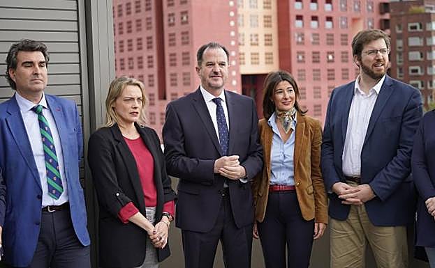 Iturgaiz: «No nos vamos a dejar domesticar por el PNV»