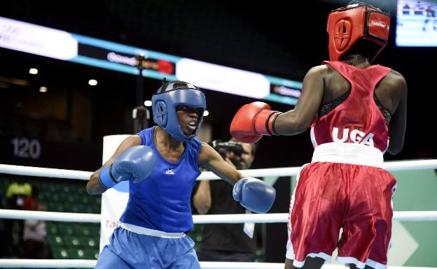 Imagen del combate entre la keniata y la ugandesa Catherine Nanziri. 