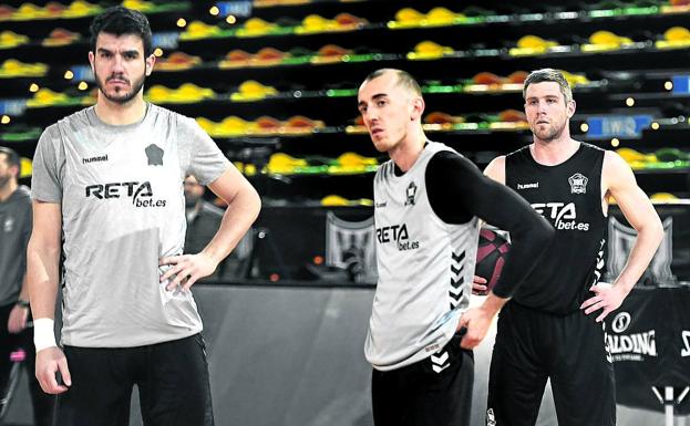 Sergio Rodríguez, Rousselle y Serron, en el entrenamiento de ayer en Miribilla.