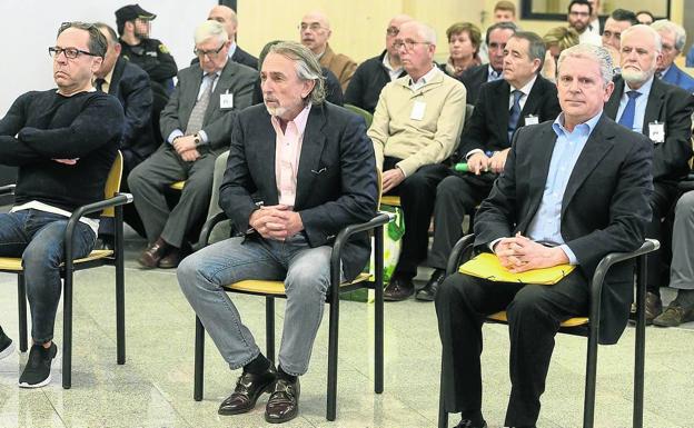 Los acusados Álvaro Pérez, 'El Bigotes', Francisco Correa y Pablo Crespo, en la apertura del juicio.