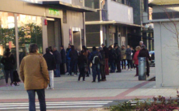 Foto de la entrada del Mercadona de Leioa esta mañana antes de que abriese.