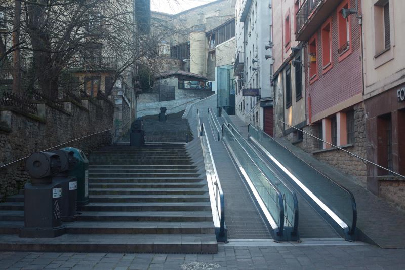 Vitoria amanece vacía el sábado. En la imagen el Cantón del Seminario Viejo.