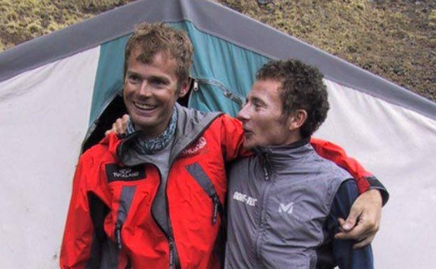 Jean Christophe Lafaille, con Alberto Iñurrategi, en el CB del Annapurna en 2002. 