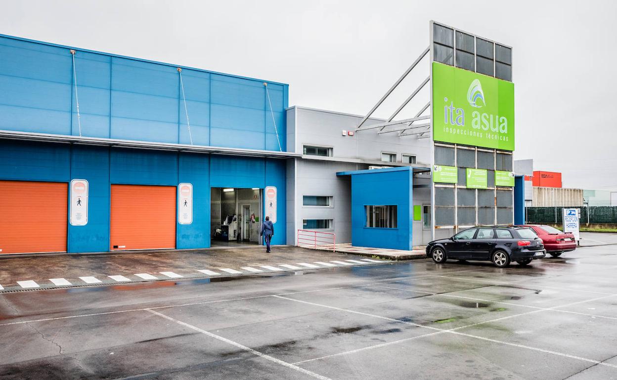 Las instalaciones han dejado de realizar controles y únicamente acuden los trabajadores o los conductores que se acercan a la oficina.