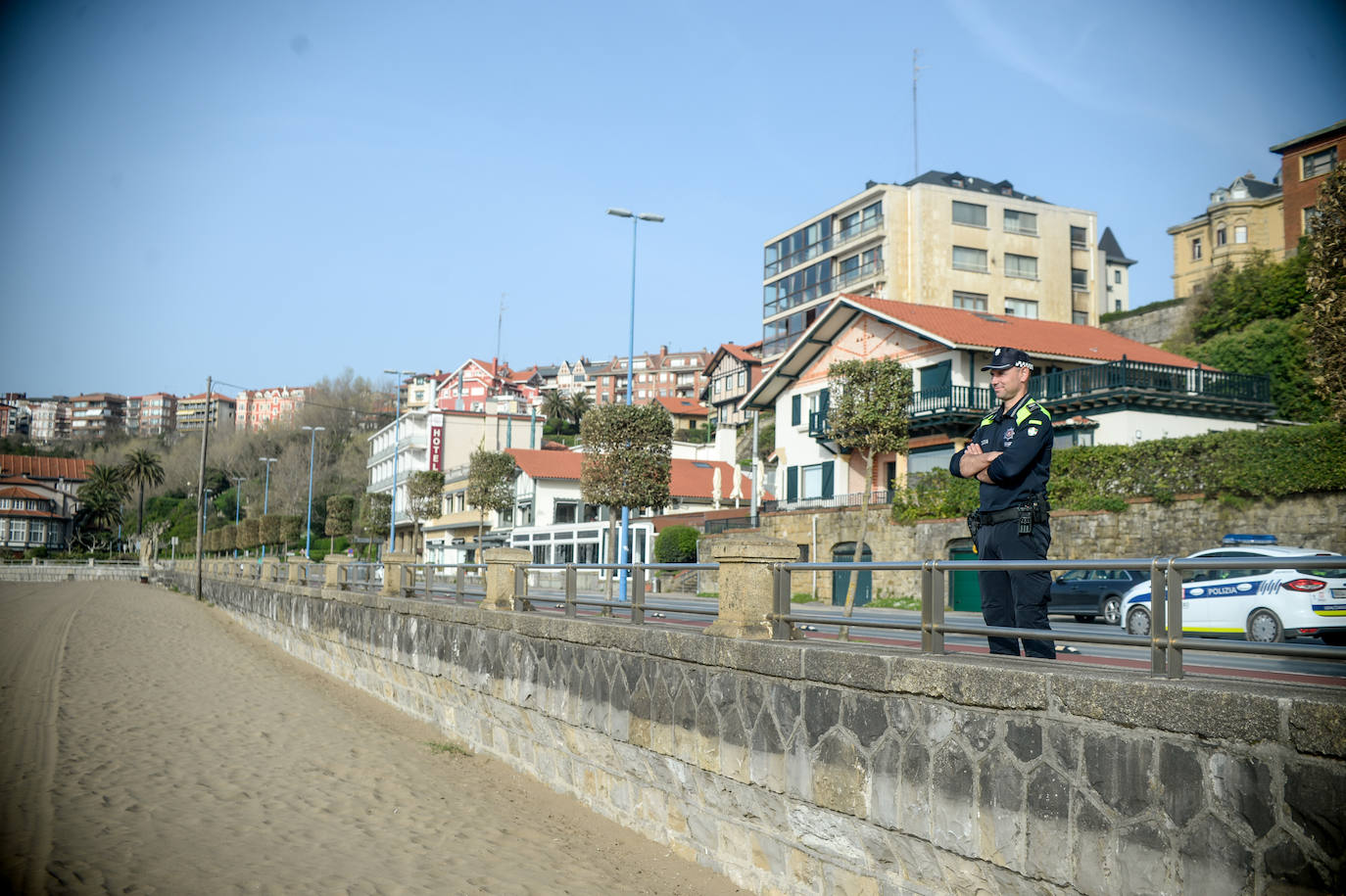 El paseo y la playa de Ereaga, completamente vacíos.