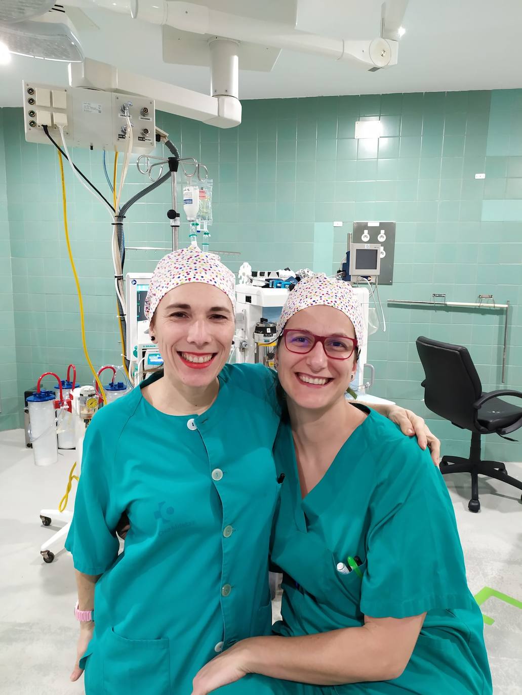 Itxiar Ruiz de Zarate y Ruth Furuelos. Enfermera UCI