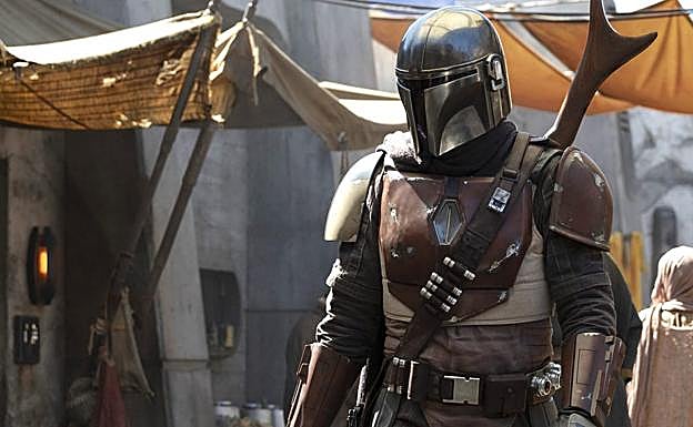 Imagen principal - Tres fotogramas de 'The Mandalorian'.