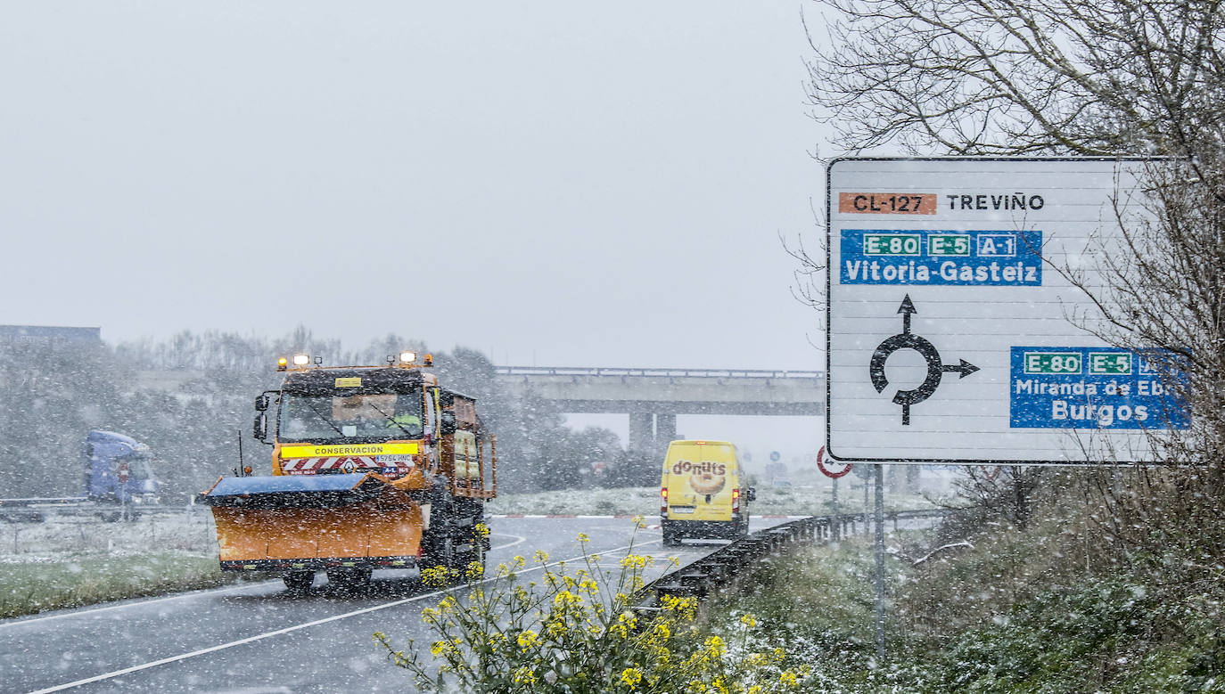 Fotos: Nieve en la Vitoria confinada