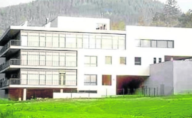 Seis mayores muertos y 35 contagiados en una residencia de Balmaseda arrasada por el virus