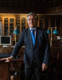 Imagen secundaria 2 - La sede de la Sociedad Bilbaína y su presidente, Antón Pérez Iriondo.