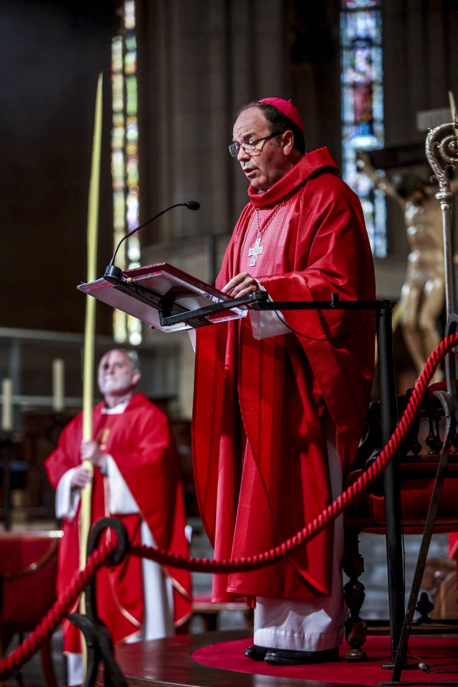 Insólita misa y bendición de los ramos en la catedral nueva, retransmitida 'online'. 