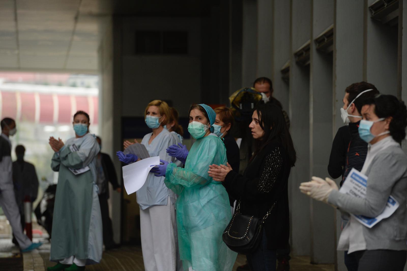 Fotos: Concentración en el IMQ Zorrozaurre para pedir «medidas de seguridad» tras la muerte de Laura