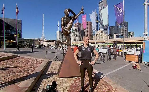 La imagen tomada por Michael C. Willson se convirtió en escultura en otoño de 2019. 