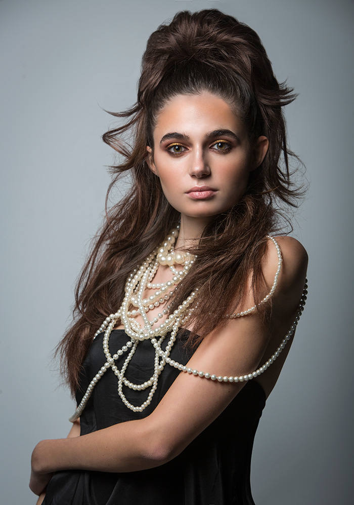 La cola de cabello que coronó los looks más psicodélicos de los años 60 regresa convertida.