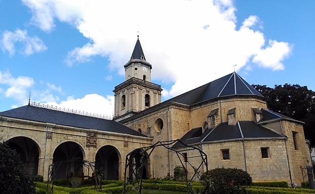 Las campanas del santuario se suman todos los días a los aplausos de las ocho de la tarde.