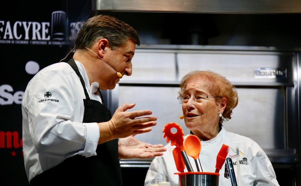 Joan Roca y su madre, Montse Fontané, cocinan a cuatro manos en Madrid Fusión.