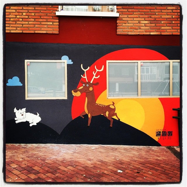 Los animales no podían faltar en la fachada de esta clínica veterinaria situada en la calle Jacinto Benavente, en el barrio de Santa Lucía.