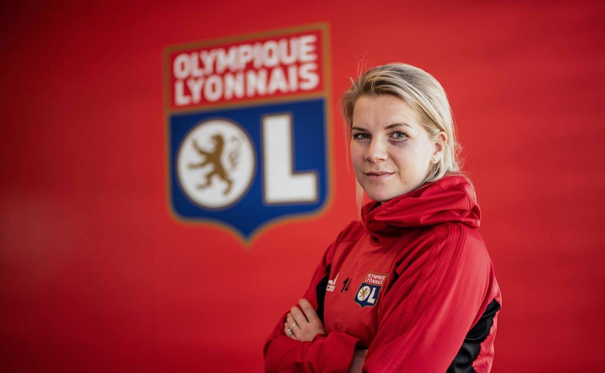 Ada Hegerberg: «El fútbol femenino no debe perder su sitio pese a la crisis»