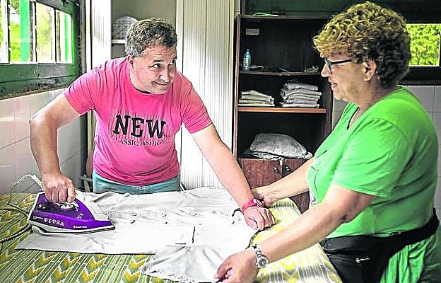 Ellos mismos se encargan de todas las tareas.