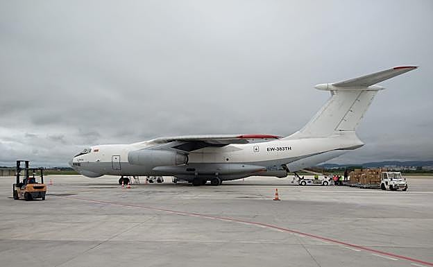 El Ilyuisin ha aterrizado poco antes del mediodía.