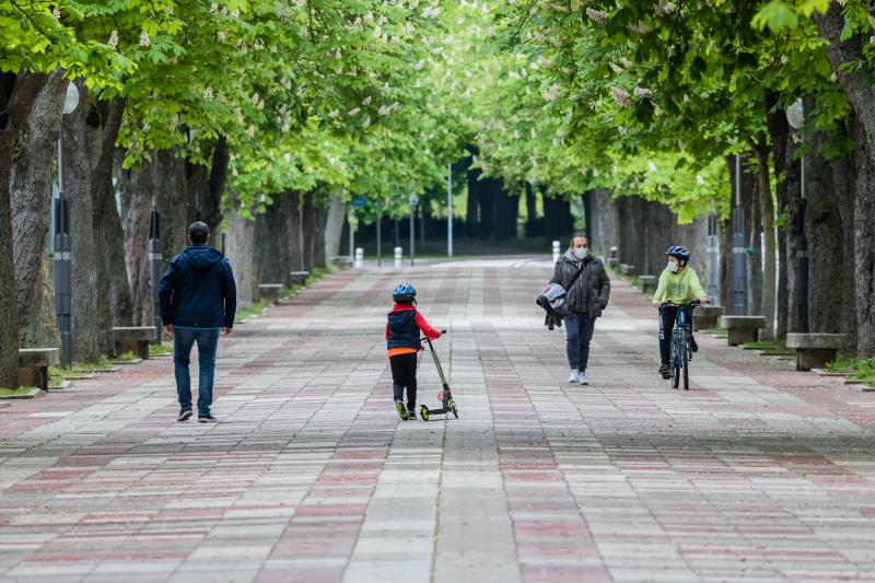 Fotos: Más de 48.000 niños alaveses ya pueden salir a la calle